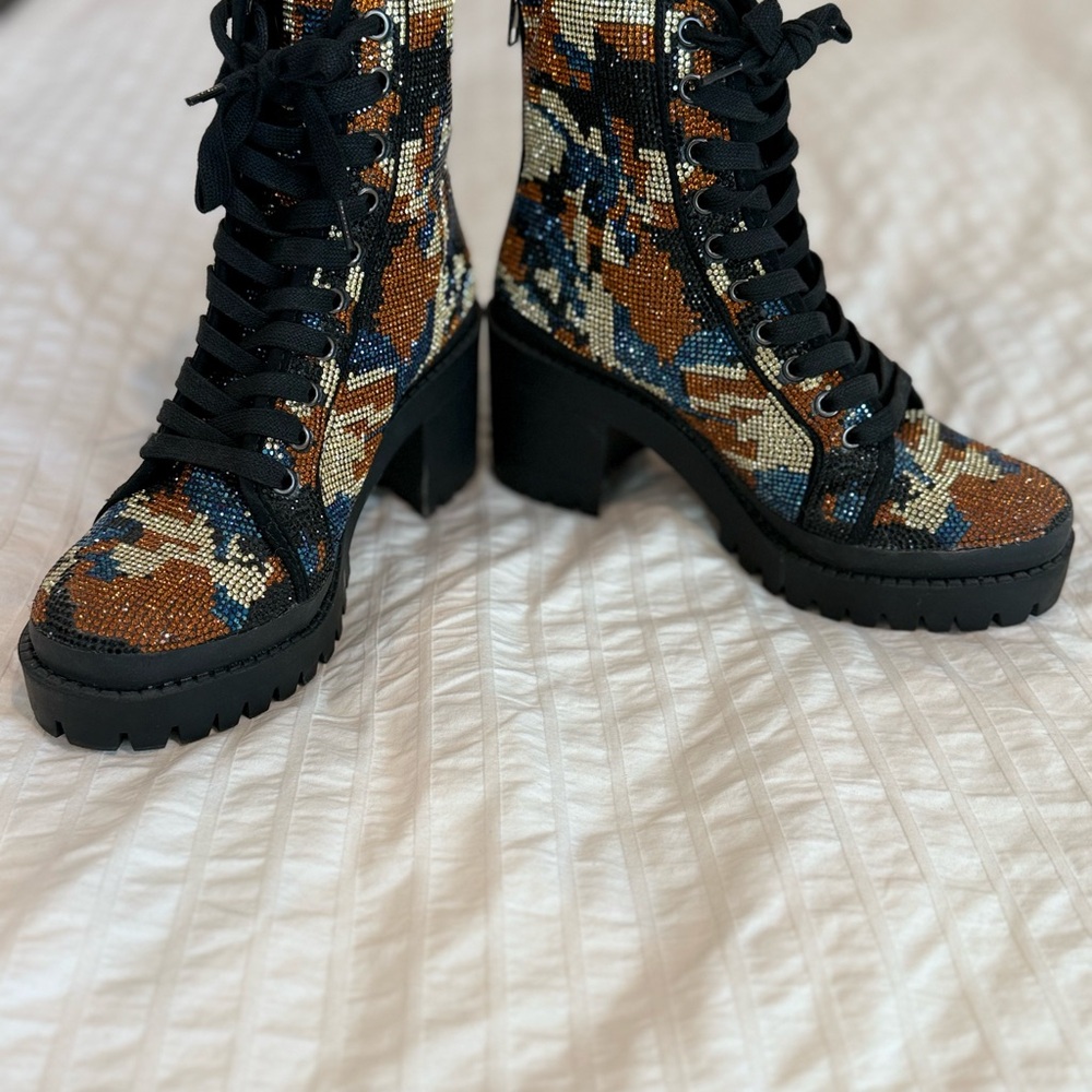 Steve Madden Black and Brown Lace-Up Boots - Picture 2 of 2